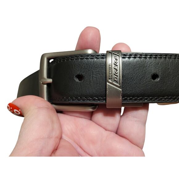 Genuine Dickies Men's 2 in 1 Reversible Black to Brown Leather Belt Size 50-52 - Picture 3 of 7